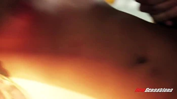 Cassandra Nix: morena peluda adolescente fodida com brinquedos videos