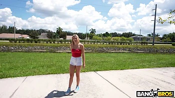 Блондинка глубоко сосет и кончает на лицо videos