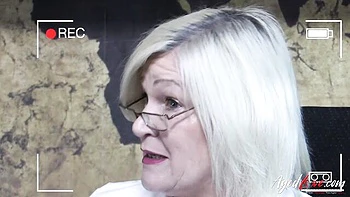 Madura gostosa fodida forte com dedos e oral de lingerie videos