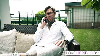 Dean Van Damme fickt Blondine mit riesigen Titten und Arsch videos