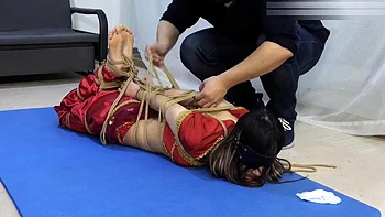 Asiatique attachée et baisée sauvagement videos