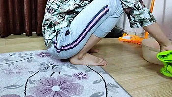 Heiße iranische MILF-Babysitterin wird creampied - Farsi-Sex videos