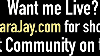 Sara Jay con tetas enormes masturbándose con los dedos videos