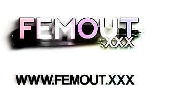 Süße Tgirl Hustler solo in HD masturbierend videos