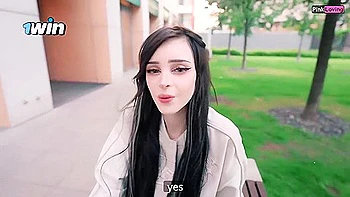 Nymphe en chaleur suce en public et se masturbe sauvagement videos