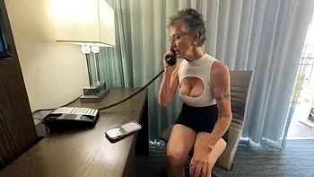 Волосатая французская бабка мастурбирует киску одна videos