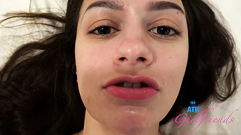 Summer Renee hace blowjob y creampie en POV tras lluvia videos