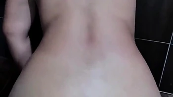 Увидел, пригласил в комнату и трахнул её большую жопу videos