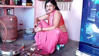 Frisch verheiratetes Desi-Paar fickt in der Hochzeitsnacht videos