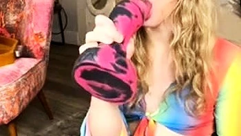 Soapyfate chupa dildo monstruoso videos