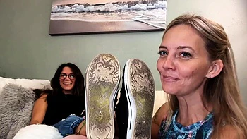 MISSMJBABII - Astrids erstes Fuß- und Sockengeruch-Erlebnis videos