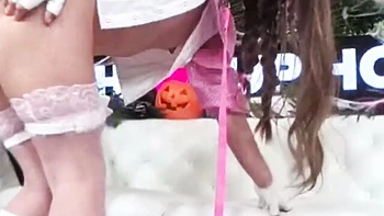 Nade Nasty et Juniper Ren baisent en face et sucent la bite videos