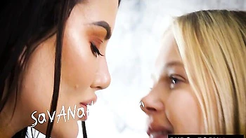 Coco curvy chupando la polla gorda de Adam videos