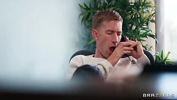 Сапфира Астрея ебет огромный член, сосет и двойное проникновение videos