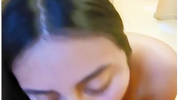 Pedi dinheiro emprestado e terminei amarrada no balanço e fodida com creampie e boquete videos