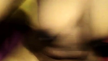 Grosse noire exhibe ses énormes seins en solo webcam videos