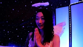 Teen asiática se chupa el coño disfrazada videos