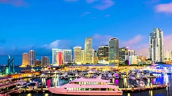 Zoey Uso, bustige Blondine fickt und bläst videos