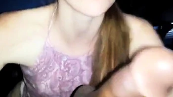 Рыжая любительница сосет черный член в темноте и кончает на лицо videos