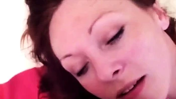 Russisches Amateurmädchen bekommt Gesichtsabgabe zu Hause videos