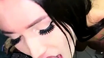 Pamela Ferrer chupando polla y eyaculación POV videos