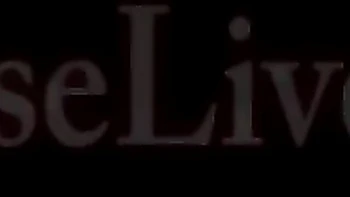 Charlee Chase lutscht zwei Schwänze im POV-Dreier videos