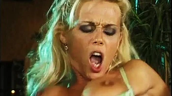 Milf loira fodida pelo amigo do marido com pau grande videos