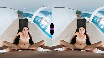 Сочная девушка сбрасывает бикини и требует горячий член на животе videos