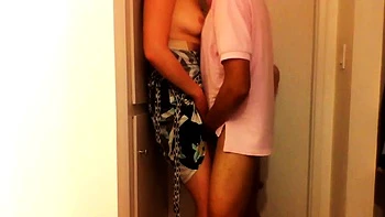 Брюнетка МИЛФ шалит и жестко ебется в шкафу videos
