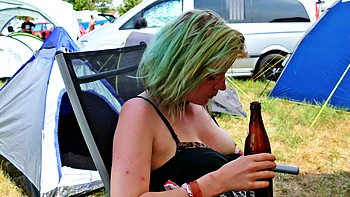 Camille S., la salope du festival en pleine baise videos