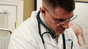 Petit latino se fait défoncer le cul en hardcore videos