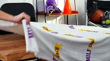 Coach aux gros seins suce dur en hardcore videos