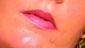 Blondes Babe wichst in Strümpfen videos