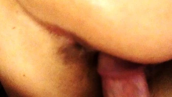 Брюнетка MILF трахнута огромным членом videos