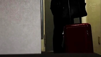 Sie wird gefickt, er ist der Cuckold dabei videos