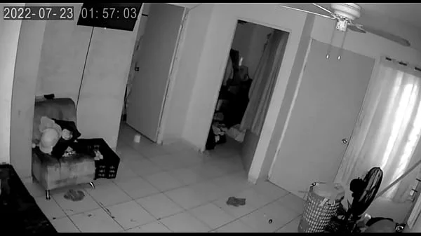 sorprendo a mi sobrina detras de la puerta masturvandose y me toca videos