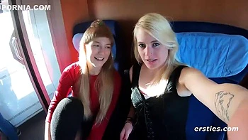 Блондинки-лесбиянки жёстко трахаются в поезде videos