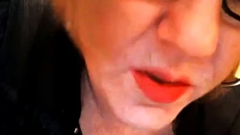 Mature rousse exhibe ses gros seins en webcam videos