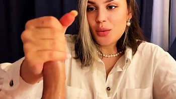 Madrastra chupa mi polla y da la mejor mamada videos