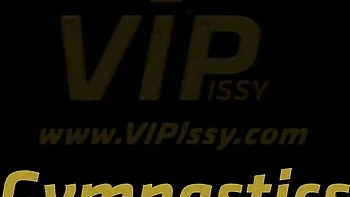 Cheerleader pequena lambendo e engolindo xixi hardcore videos