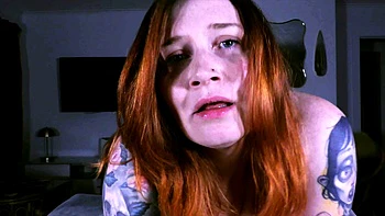 Бетти в бондаже: рыжая мамка с волосатой пиздой в POV videos