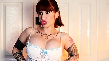 MILF jalouse Lola James se masturbe en lingerie videos