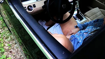 Rothaariges Babe wichst und wird draußen gefickt videos