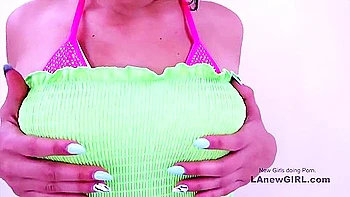 18-летняя любительница жестко ездит на члене на кастинге videos