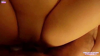 Asiatische Milf mit großen Titten fickt im POV mit Toys videos