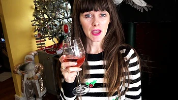 Europäische brünette Schönheit solo sanft zum Weihnachtsfest videos