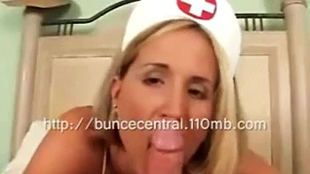Infirmière blonde suce et chevauche en cowgirl videos