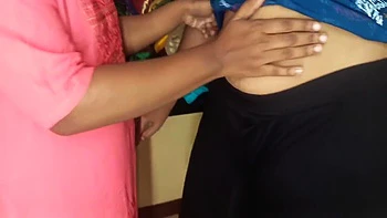 Garotas indianas da faculdade lésbicas fodendo com a madrasta videos