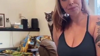 Milf rellenita y cachonda presume tetas y culo grandes videos