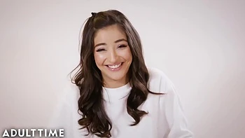 Scarlett, Emily y Emily diversión lésbica chupando videos